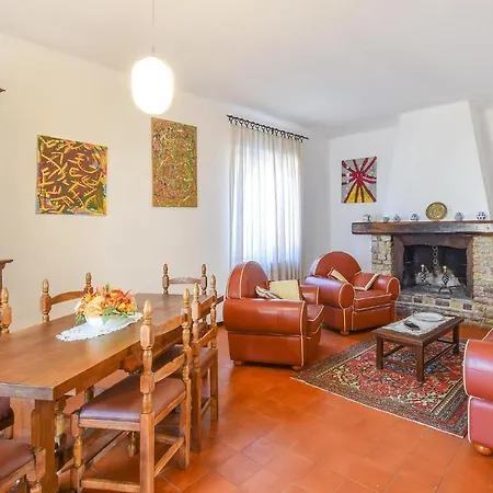 2 Bedroom Awesome In Santo Stefano Magra *