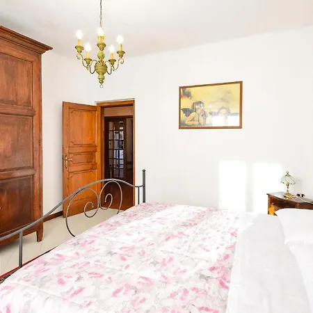2 Bedroom Awesome In Santo Stefano Magra Holiday home *