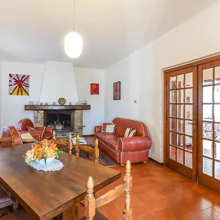 2 Bedroom Awesome In Santo Stefano Magra Holiday home