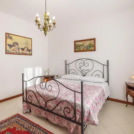 2 Bedroom Awesome In Santo Stefano Magra